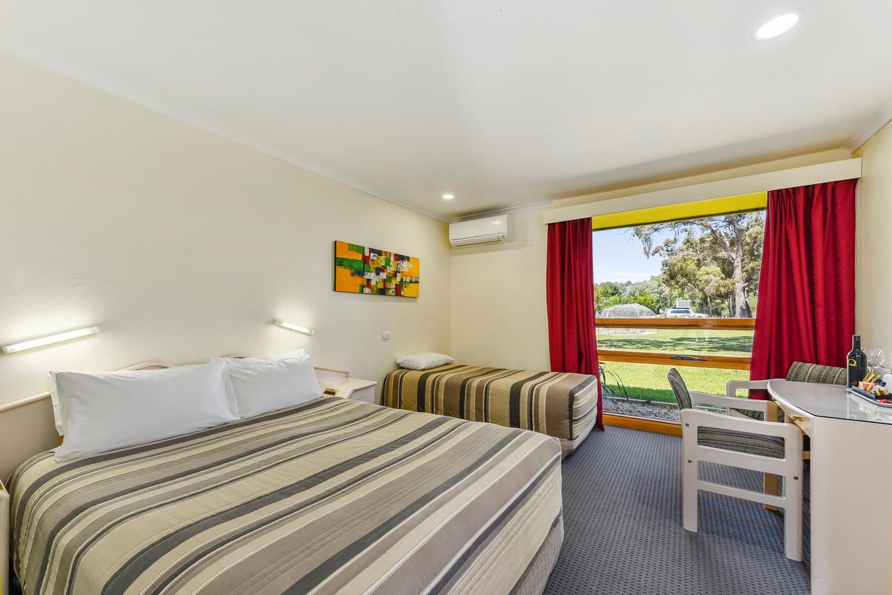 William Macintosh Motor Lodge Naracoorte Extérieur photo
