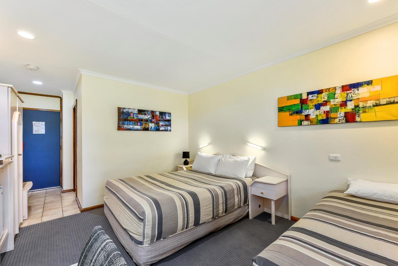 William Macintosh Motor Lodge Naracoorte Extérieur photo