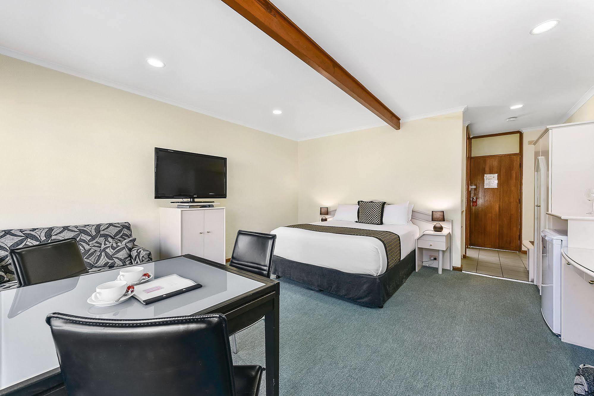 William Macintosh Motor Lodge Naracoorte Extérieur photo